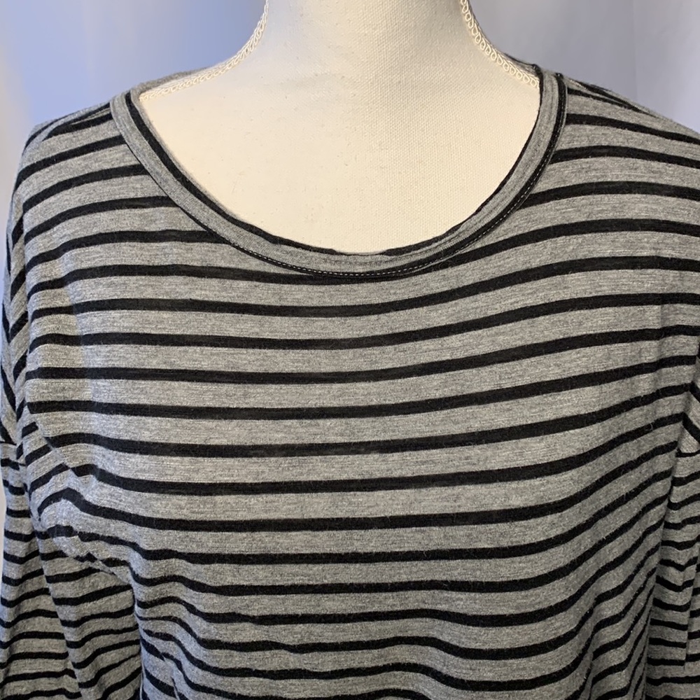 Banana Republic Women’s Malibu Tee - Picture 2 of 5